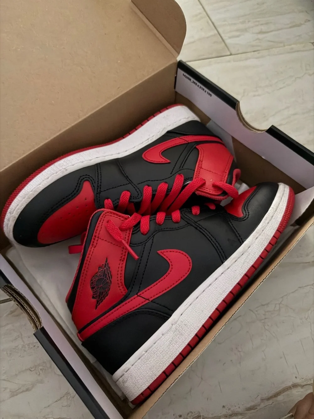 AIR JORDAN 1 MID